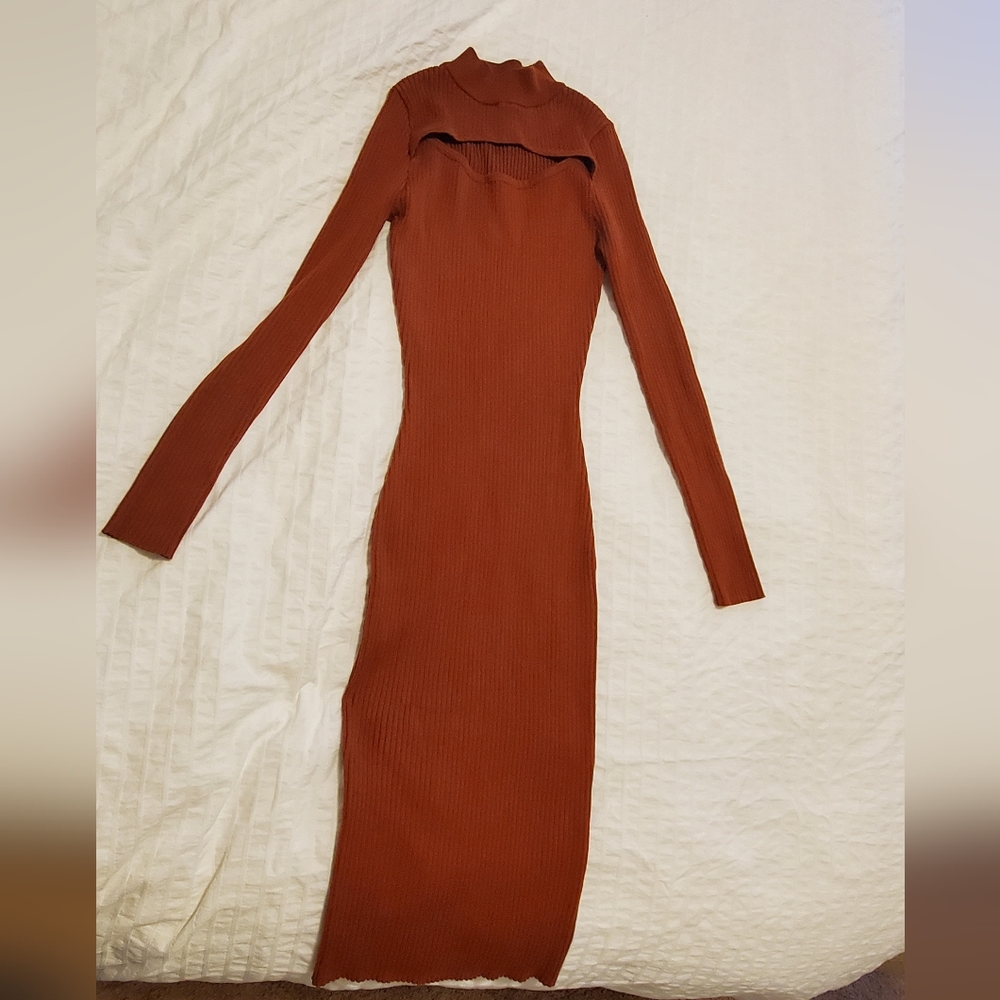 DRESS OVER THE KNEE